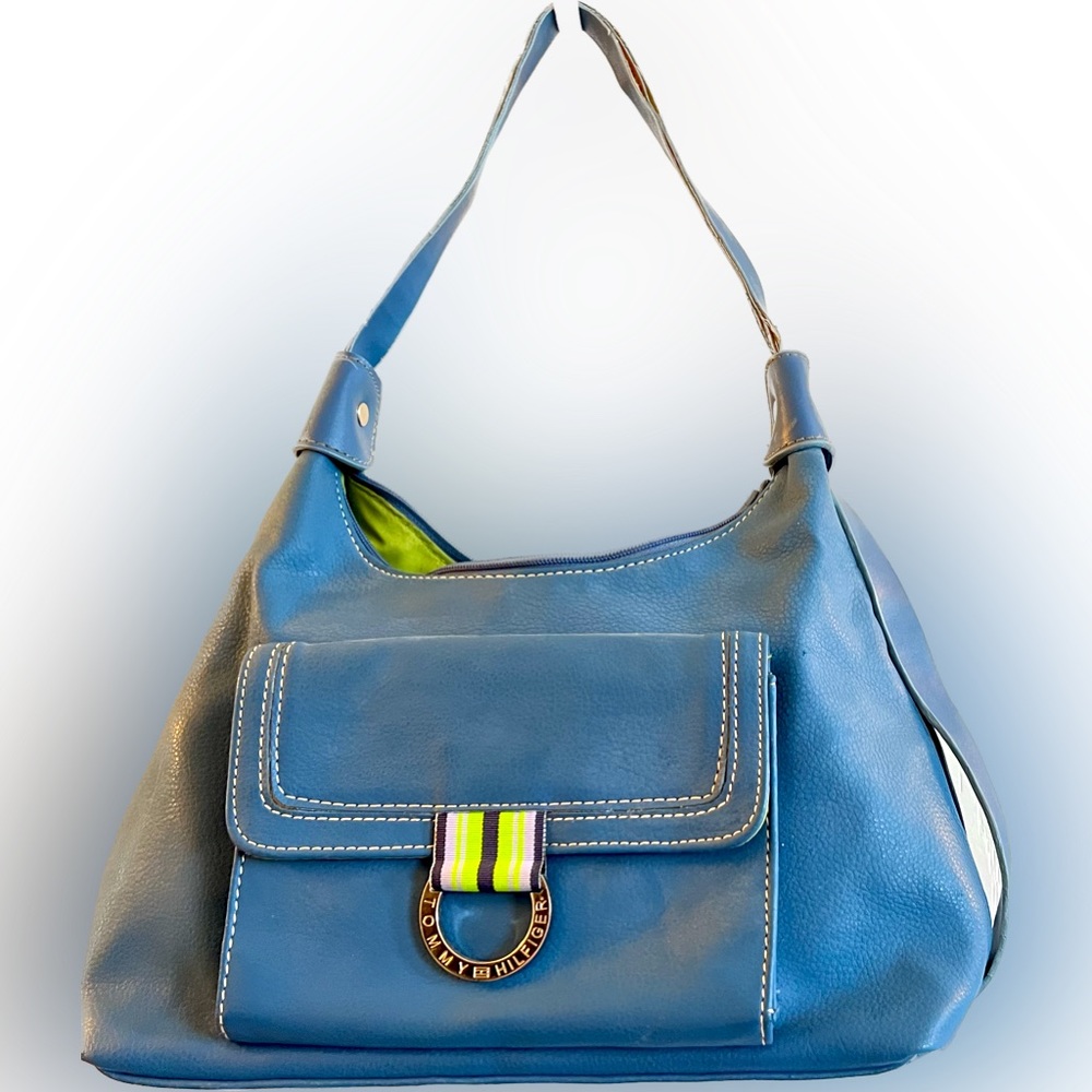Tommy Hilfiger purse in very good condition